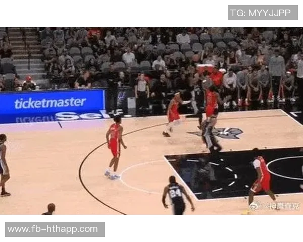 奋勇争先卡斯尔拼尽全力封盖八村失衡重摔后艰难起身返回更衣室