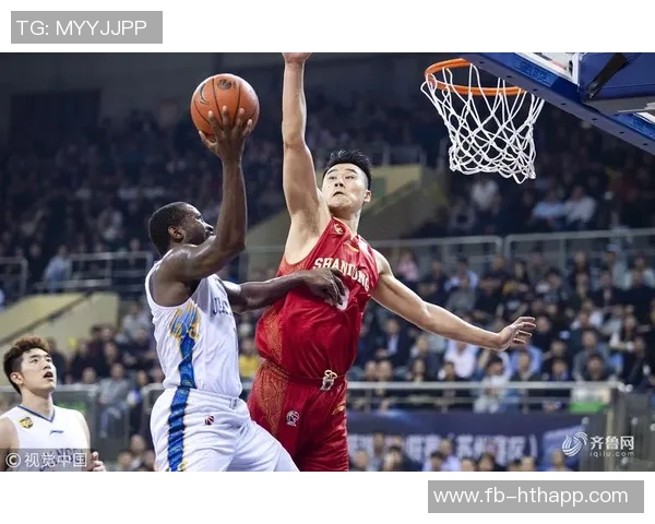 拳击赛现场火药味十足马威与老六激烈对抗被驱逐引发热议